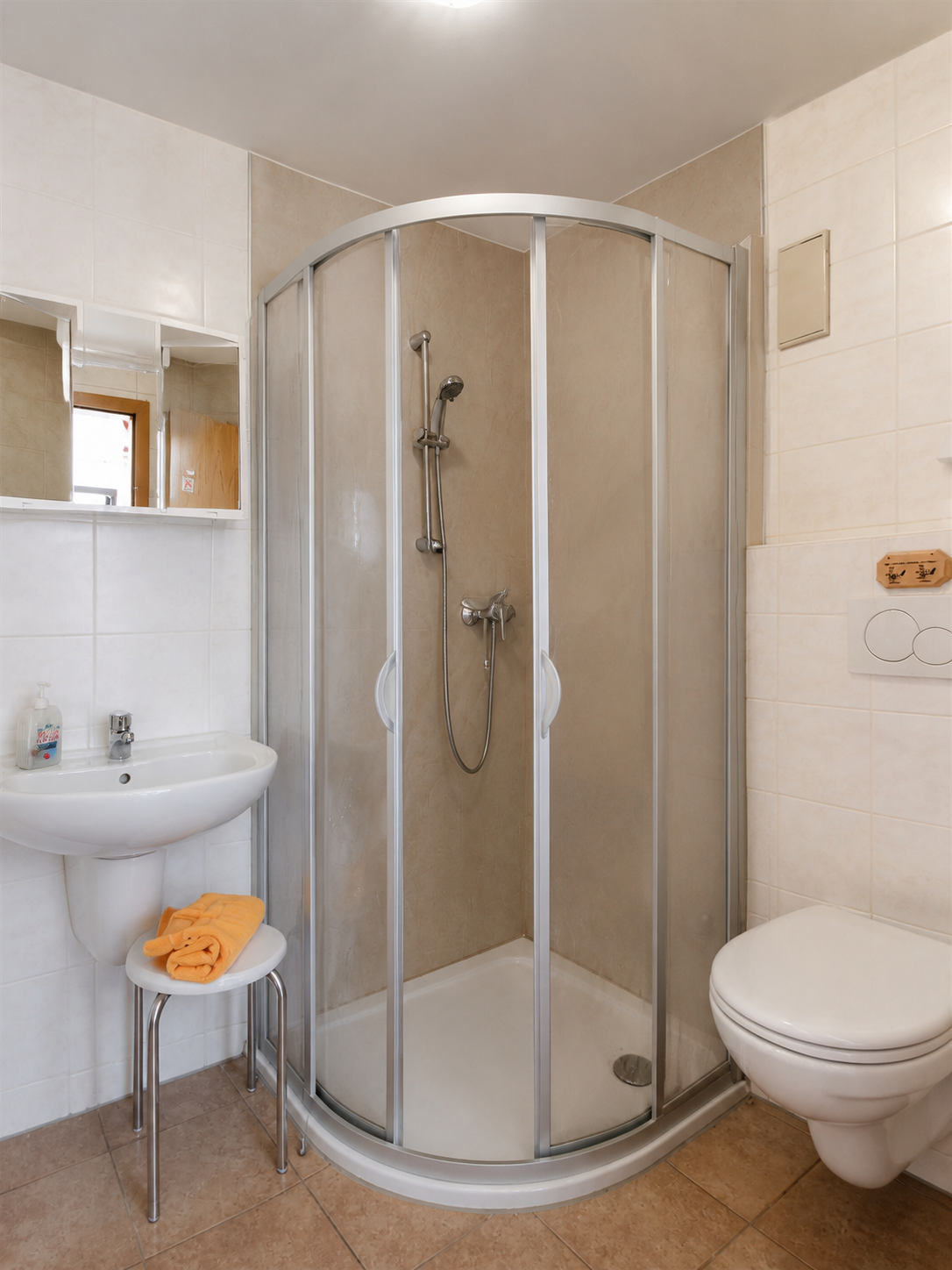 Badezimmer mit Dusche