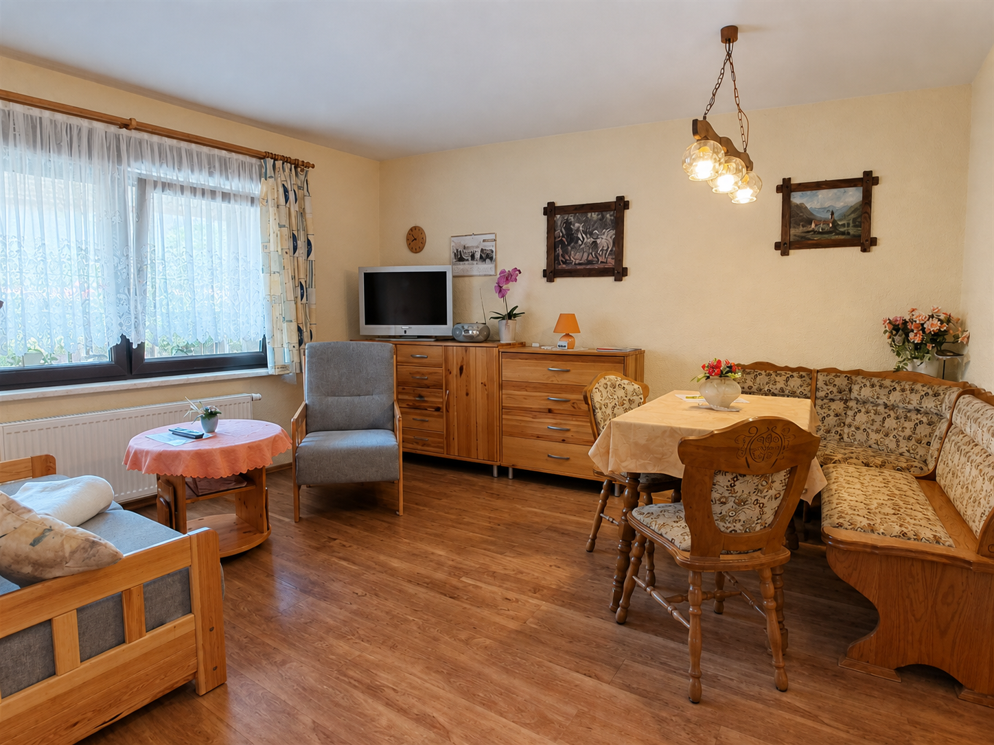 Gemütlicher Wohnbereich der Ferienwohnung